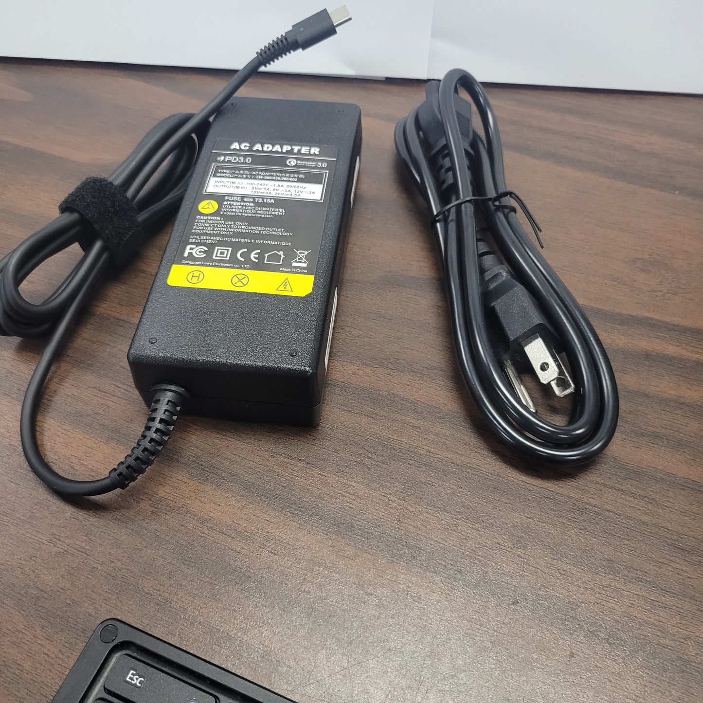 AC Adapter Model LW-090/450/200/002 Type-C