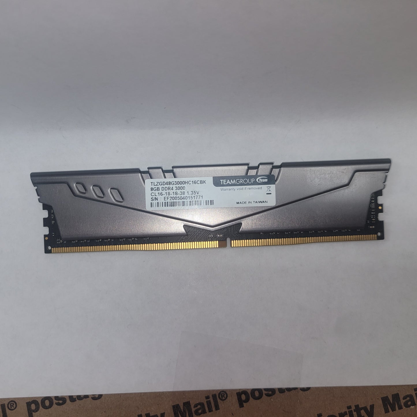 TeamGroup TLZGD48G3000HC16CBK 8GB DDR4 3000